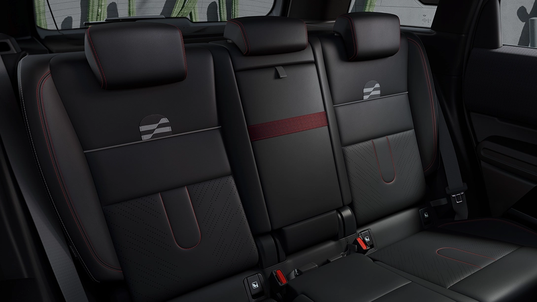 View of the MINI Countryman JCW Style rear seats in JCW Black Vescin/Knit