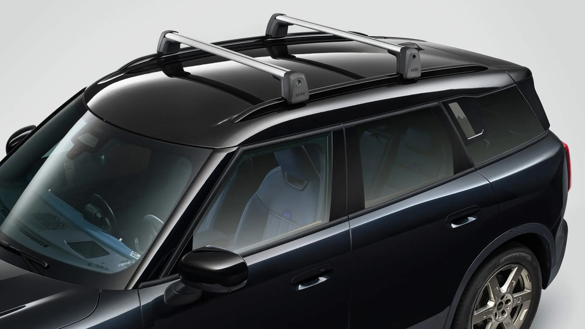 MINI Countryman Cooper in Midnight Black with MINI Roof Bars – front-side view.
